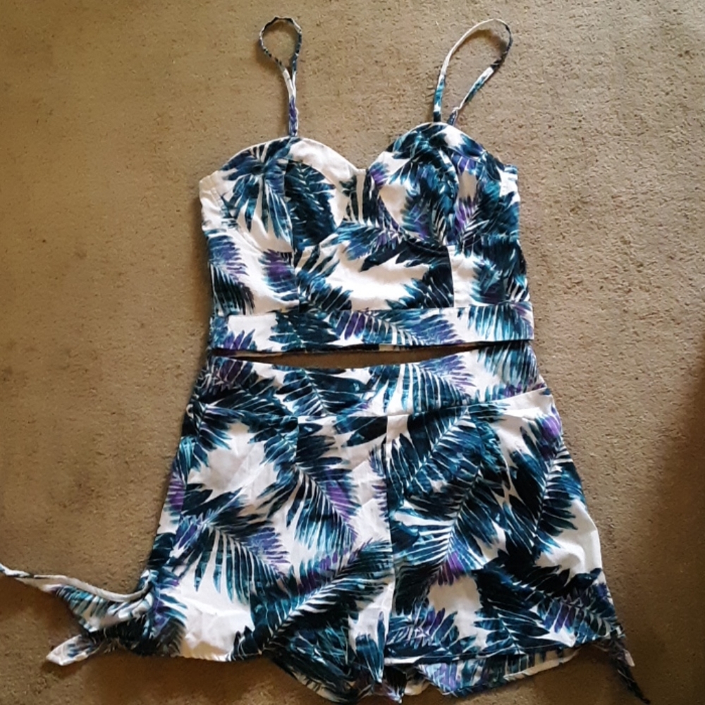Two piece. Palm leave pattern poolside lounge set